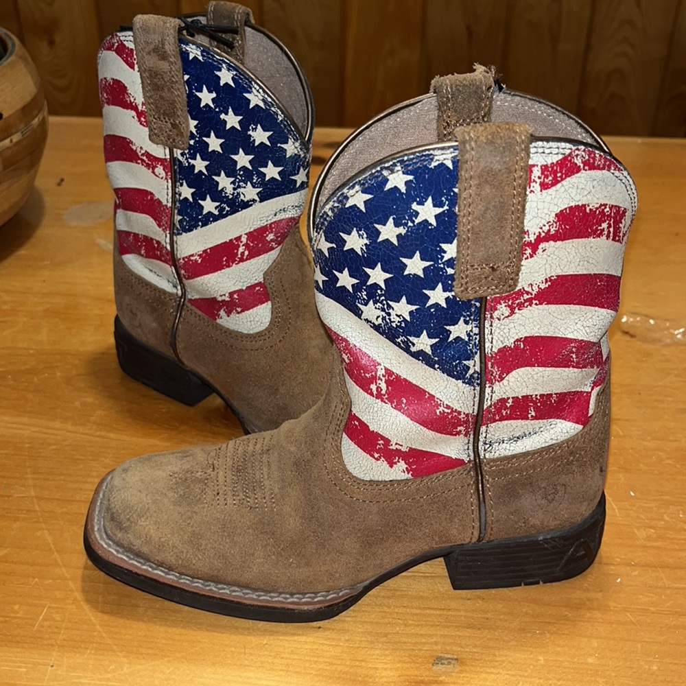 Boys Ariat cowboy boots